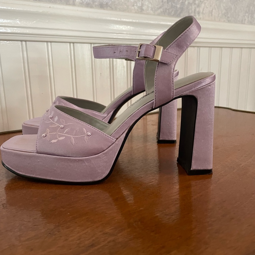 Mainframe Pearl Lilac Shoes - Size 7 1/2